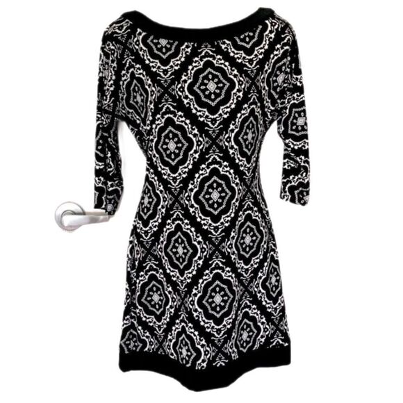 White House Black Market Black & White Geometric Print Dress — XS - Picture 2 of 6